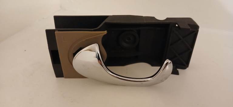 JAGUAR XK8 XKR X100 LEFT PASSENGERS NEAR SIDE FRONT INNER DOOR HANDLE 1996 - 2006