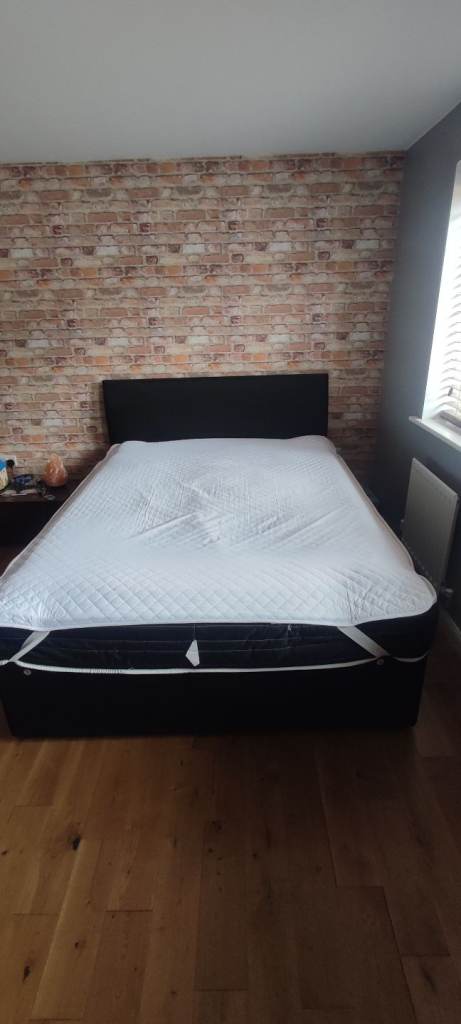 King size bed with drawers 