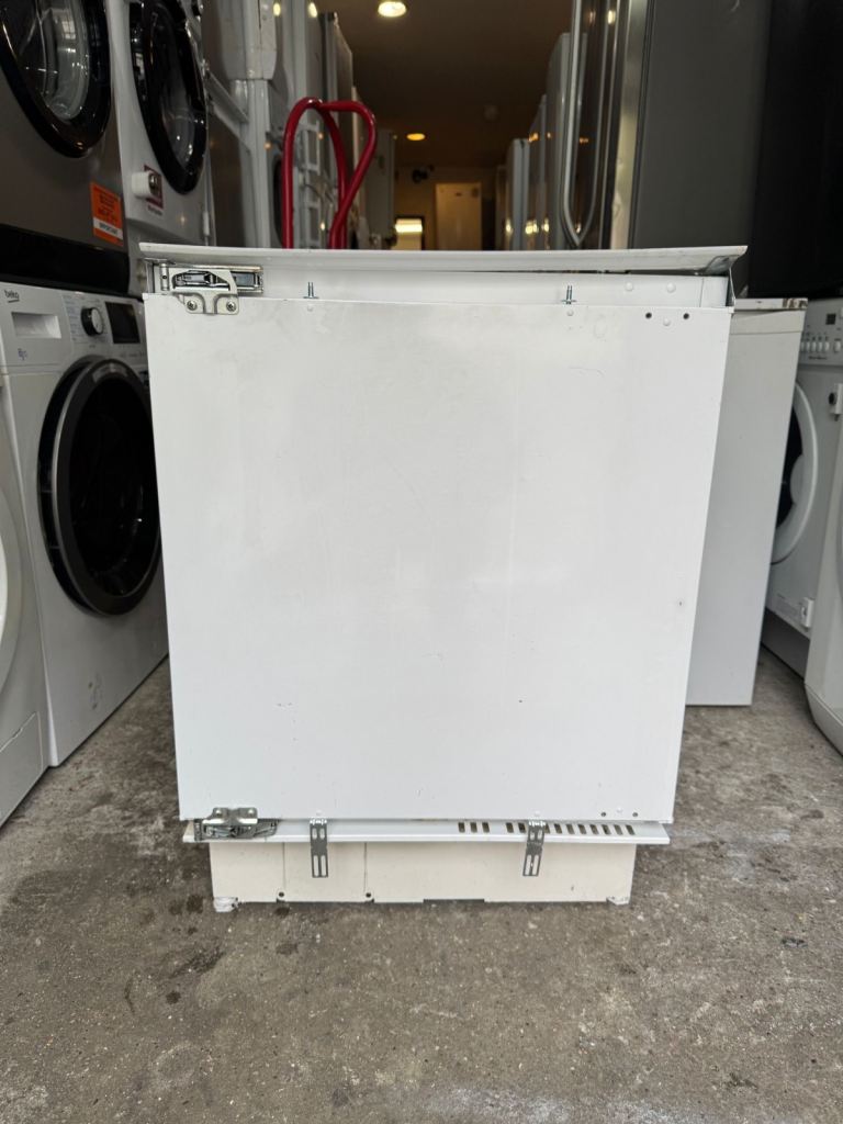 Curry’s White Under Counter Integrated Just Fridge With Free Delivery 🚚 