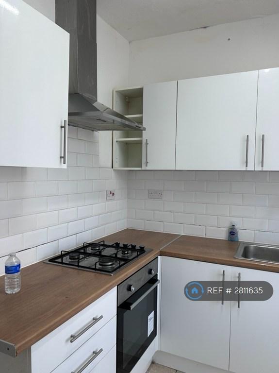 2 bedroom flat in Cranbrook Road, Ilford, IG1 (2 bed) (#2811635)