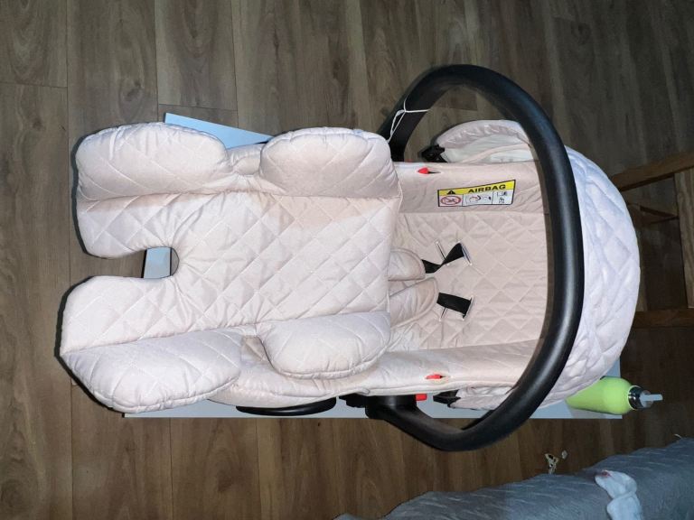 Push chair like new just 4 month old only