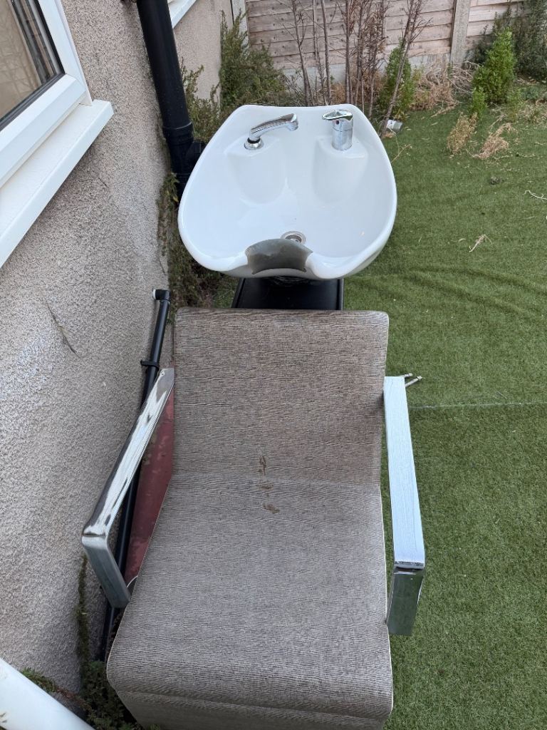 Hair Salon Wash Basin & Chair Unit – Good Condition