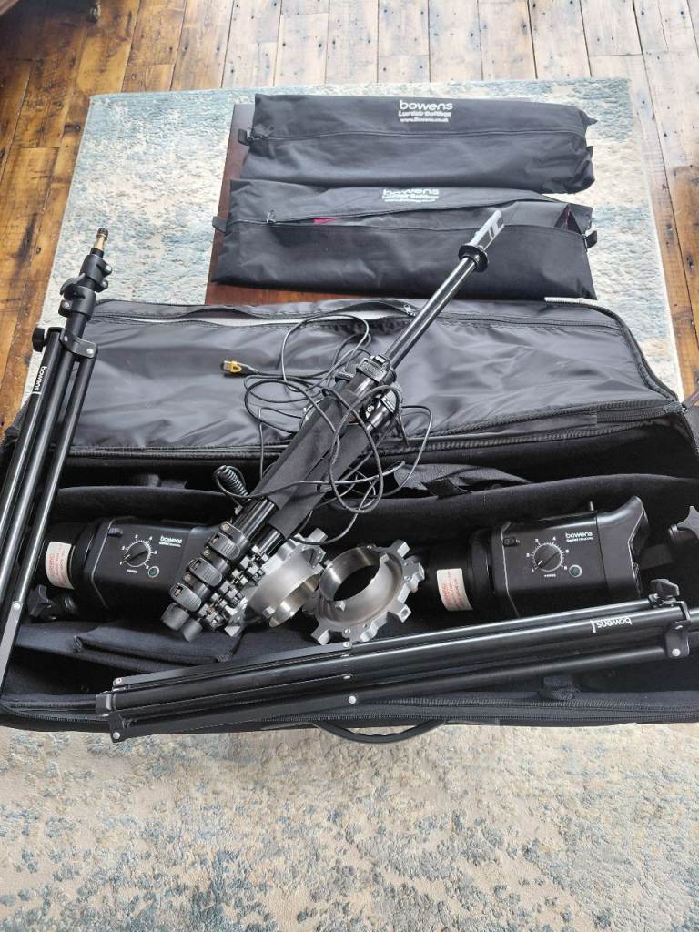 Bowens Gemini Two Head GM400Rx Studio Lighting Kit with Stands and Cases – Good Condition
