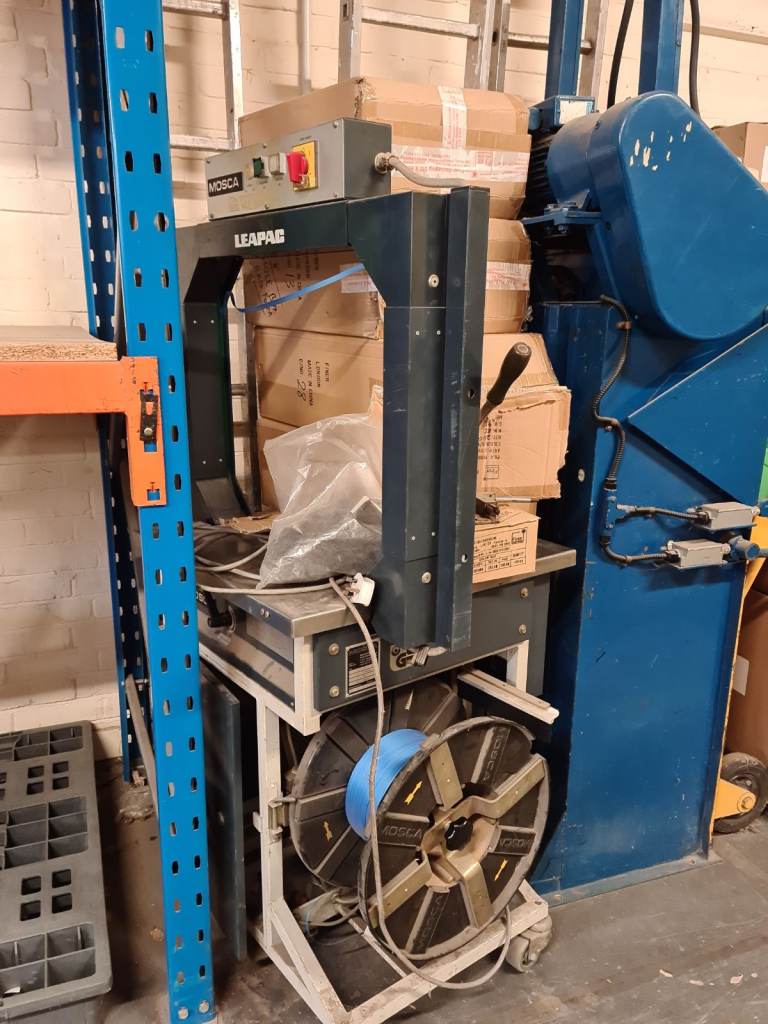 Semi‑Automatic Strapping Machine – Reliable, Entry‑Level – Ideal for Warehouse & E‑Commerce