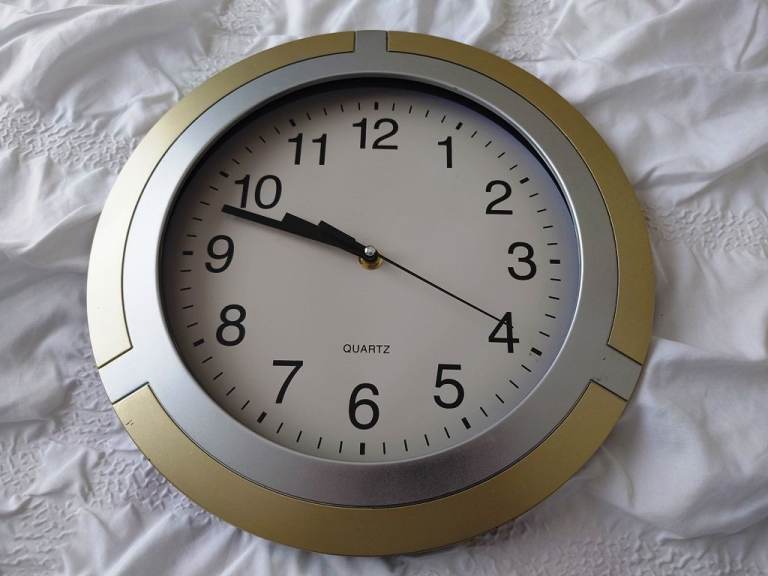 Round Wall Clock – 30cm – Quartz – Silver & Gold-Tone Frame