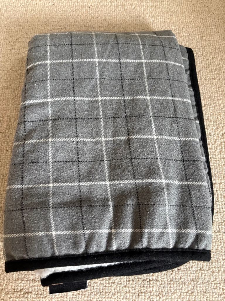 Samuel Lamont Grey Plaid Polyester Blanket – As Good As New