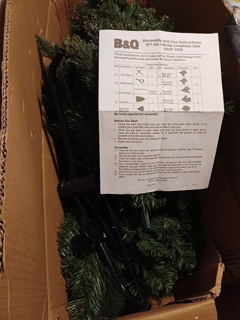 Christmas tree 6ft hooked and sparkling branches