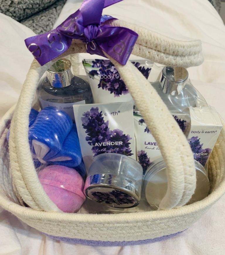 image for New bath set in the basket 