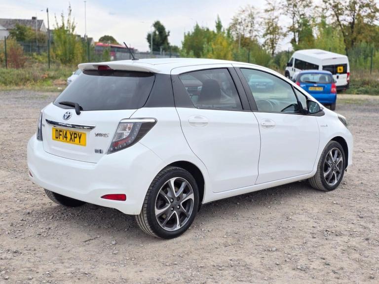 2014 Toyota Yaris 1.5 VVT-h Trend Hatchback 5dr Petrol Hybrid CVT Euro 5 (101 ps) Hatchback Hybri...