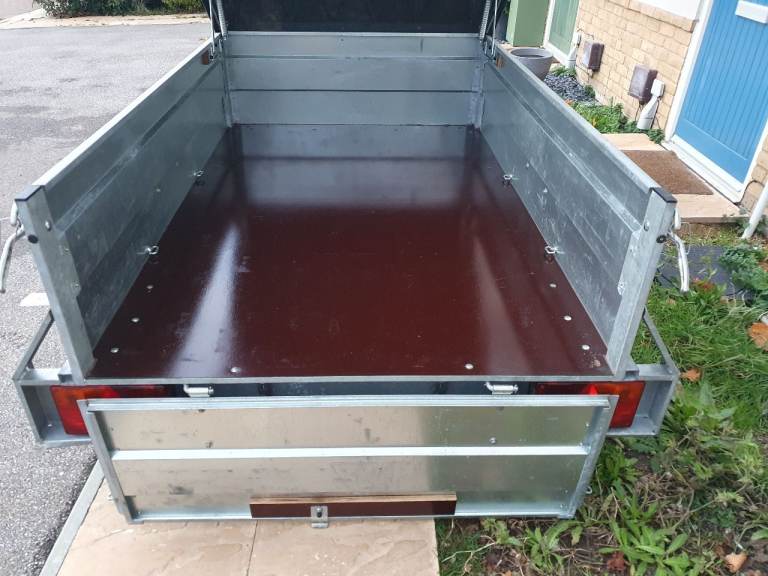Agados 6x4 Trailer with lockable hard top and roof rack 