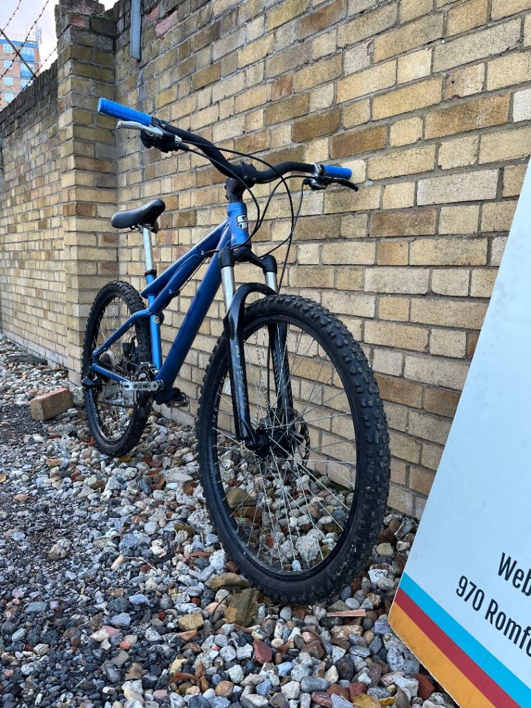 GT Chucker Medium Mountain Bike *FULLY SERVICED* New Tyres Disc Brakes