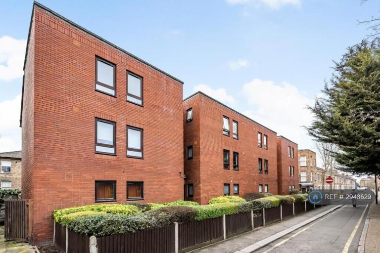 1 bedroom flat in Anns House, London, W6 (1 bed) (#2948629)