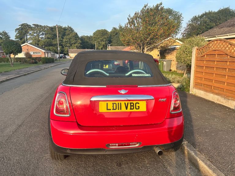 Mini, CONVERTIBLE, Convertible, 2011, Manual, 1598 (cc), 2 doors