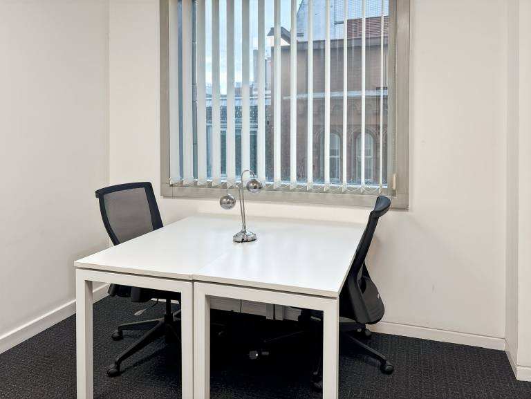 Manchester - M2 4WQ \ Fully Furnished Small Office for Rent