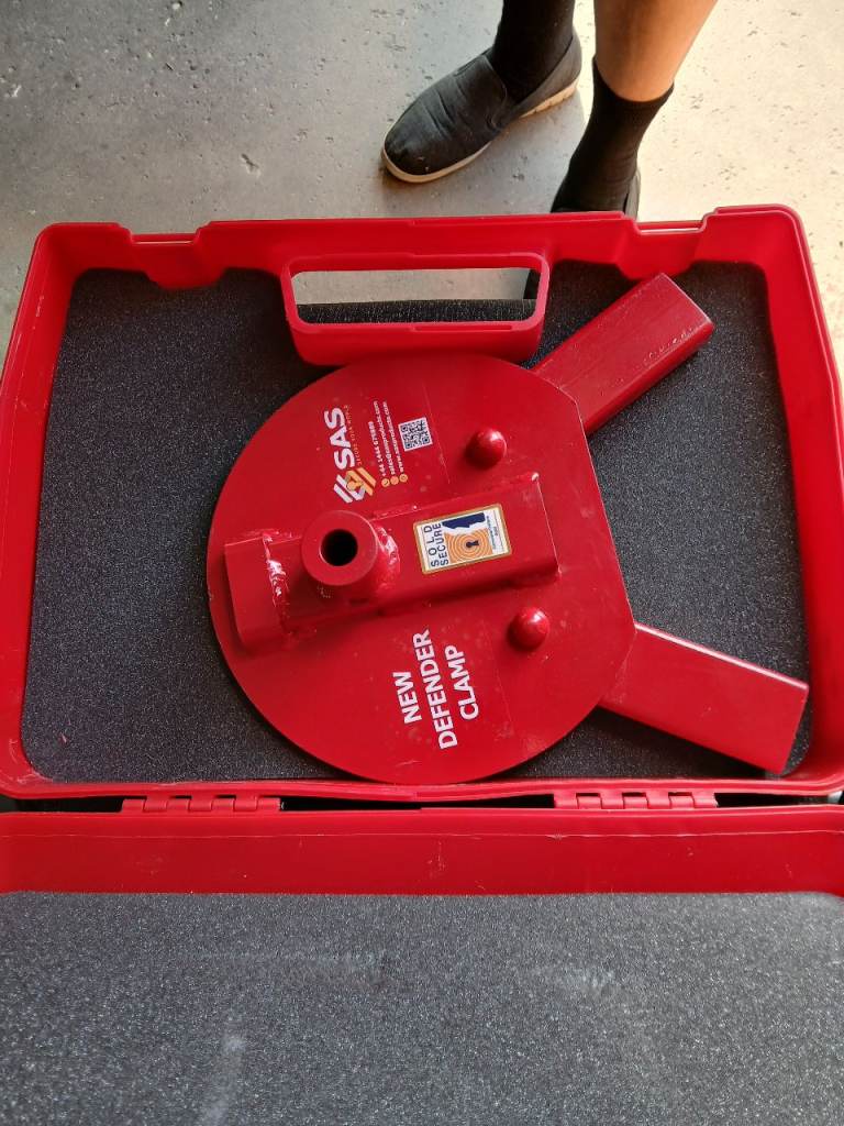 Defender wheel clamp 