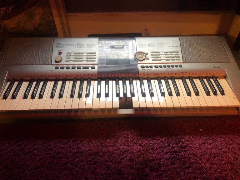 Yamaha PSR-295 keyboard