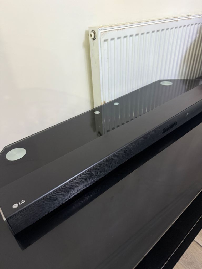 LG Sound Bar with Wireless Subwoofer - As Good As New