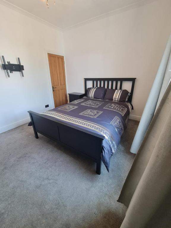 Premium King Room – Boutique Living – £210/week – Grays (Near Lakeside)