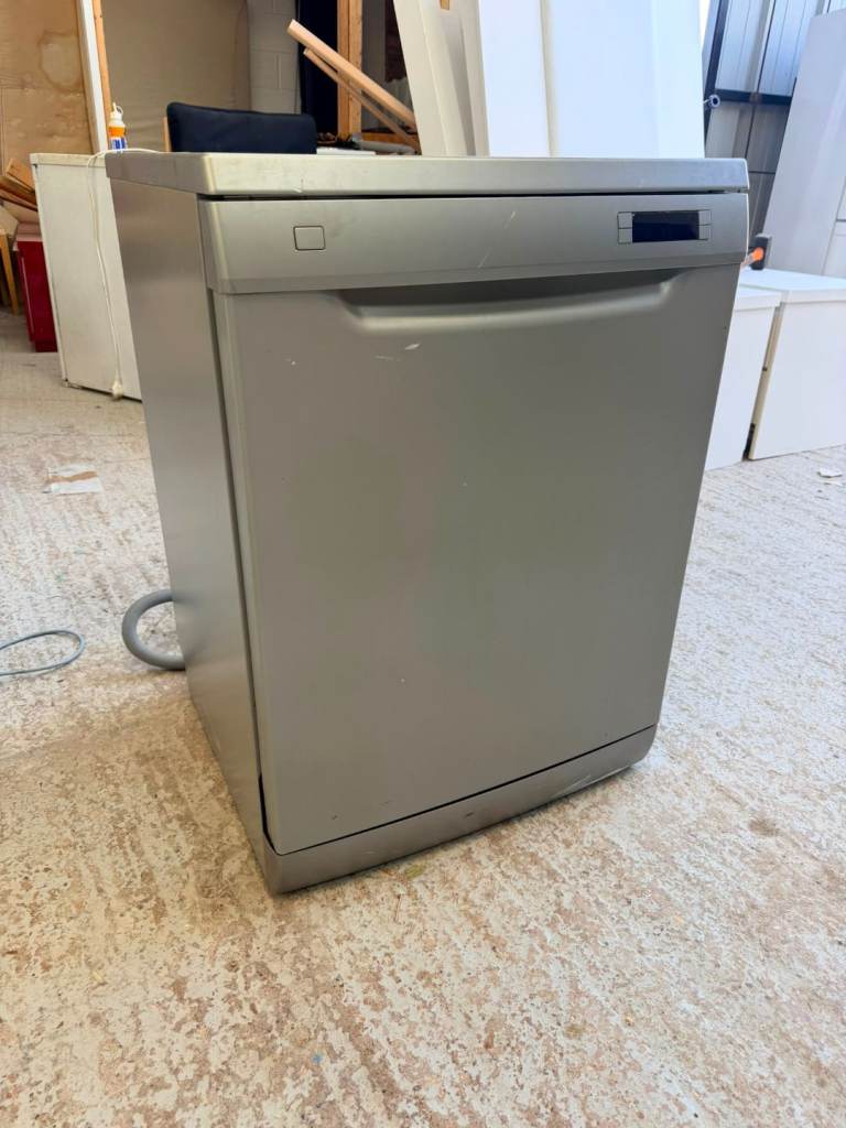 Good Condition 60cm Freestanding Dishwasher - Silver/Grey