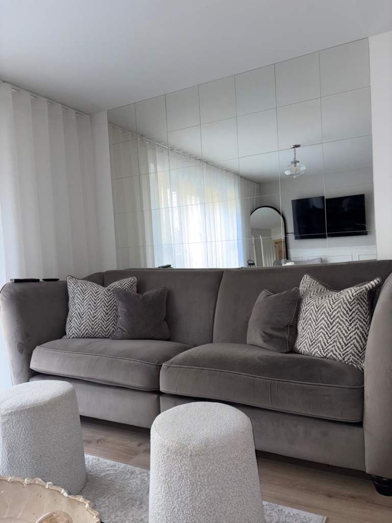 Modern 4-Seater Sofa with Chevron Cushions