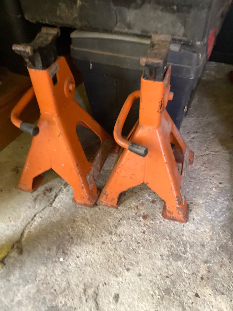 Two piece axle stand floor jack