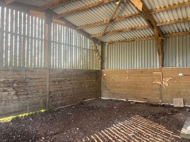 Covered open barn for rent 