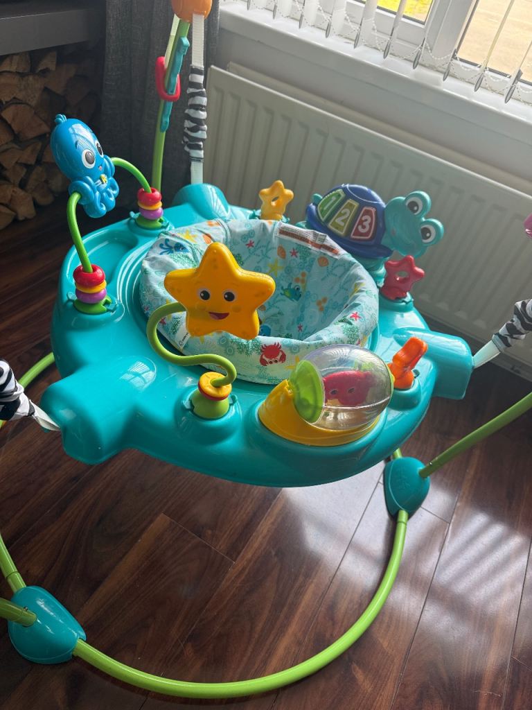 Baby jumparoo and baby toys 