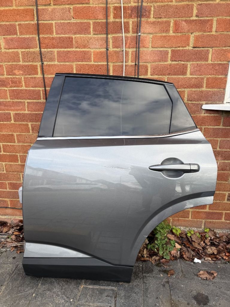 Nissan qashqai j12 door KAD G colour 