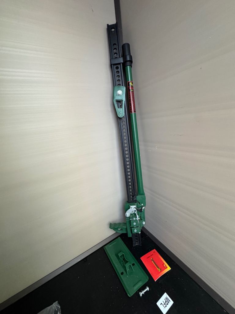 Farm jack high lifter for off road vehicles 