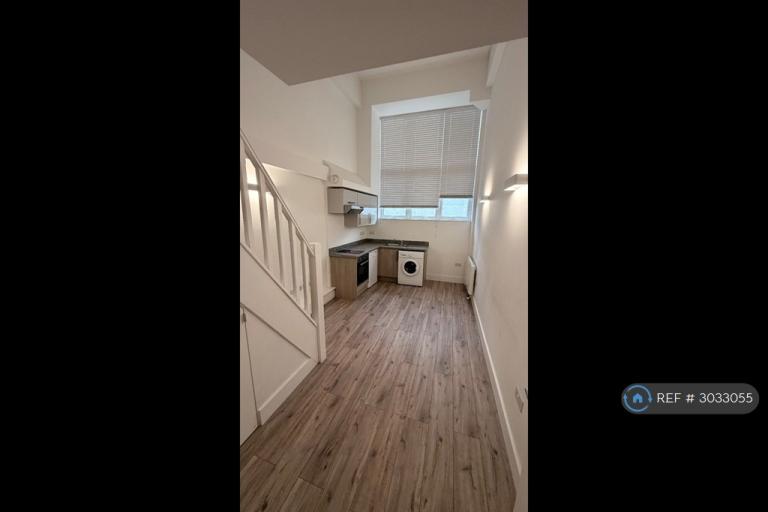 Studio flat in Timberwharf Road, London, N16 (#3033055)
