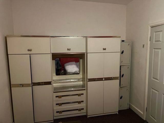 Cosy double room, close to center and University, good for couples. Starts from £135p/w