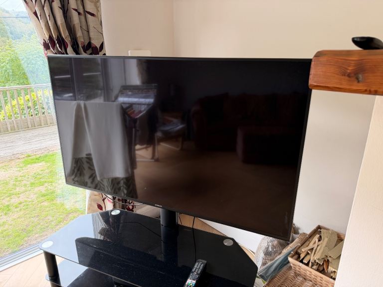 Hitachi 55HL7000U 55-inch Smart TV – Good Condition