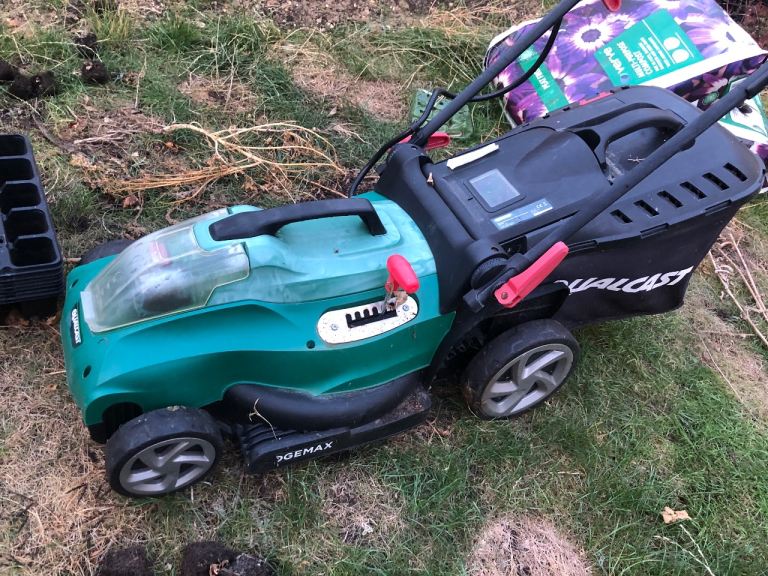 Qualcast Cordless Lawnmower with Battery – Good Condition