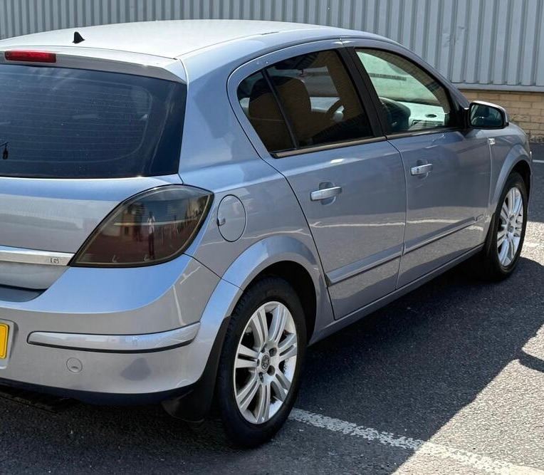VAUXHALL ASTRA 1.8 VVT DESIGN - LOW INSURANCE - MOT- APRIL 2027 like ford focus renault megane