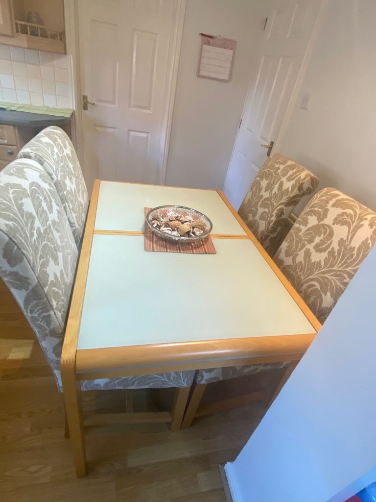 Extendable Glass and Oak Dining Table with 4 Chairs 