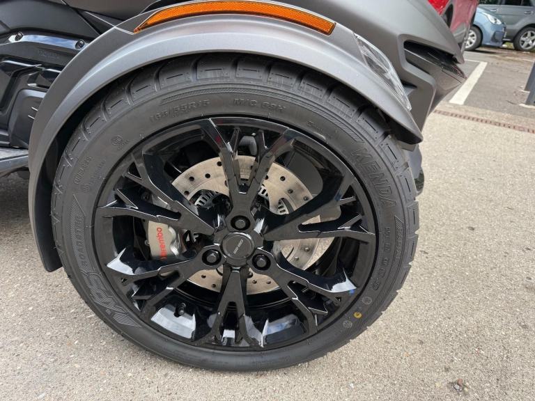 2025 Can-Am Spyder RT Limited 1330cc 6 speed semiauto trike Carbon Black