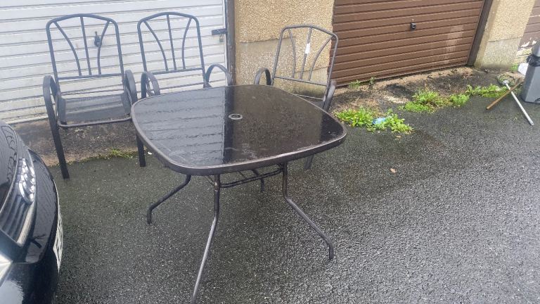 Metal table and chairs 