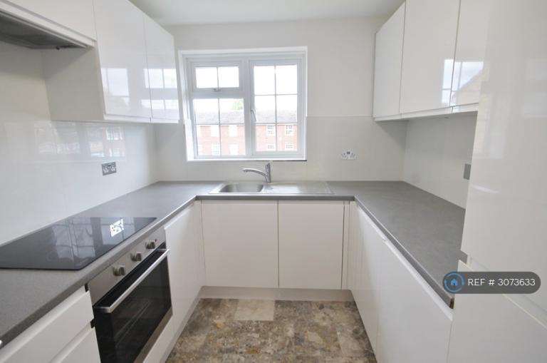 2 bedroom flat in Waters Drive, Staines-Upon-Thames, TW18 (2 bed) (#3073633)