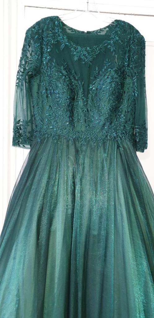 Elegant Green Ball Gown Dress – Perfect for Weddings & Parties