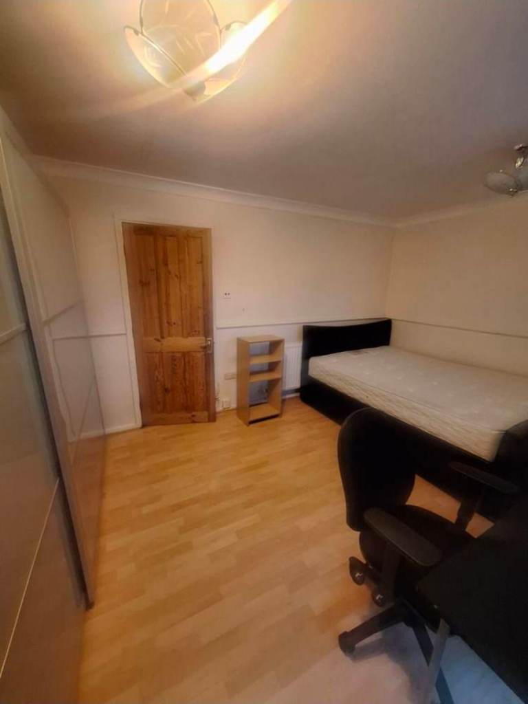 FLATSHARE IN ISLINGTON **1 LOVELY DOUBLE ROOM TO RENT ** ALL BILLS INCLUDED