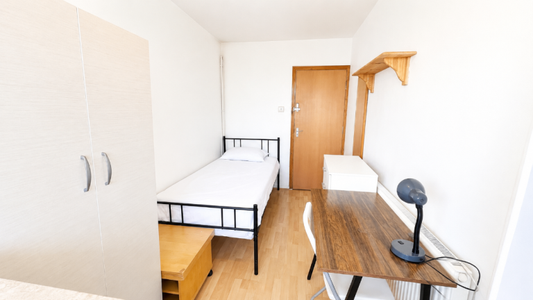 Penthouse Room Private Balcony – Midship Point, E14 8SP