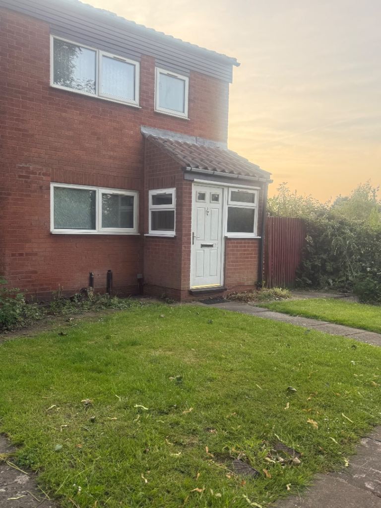 Stunning property to rent in the heart of Mosley village  