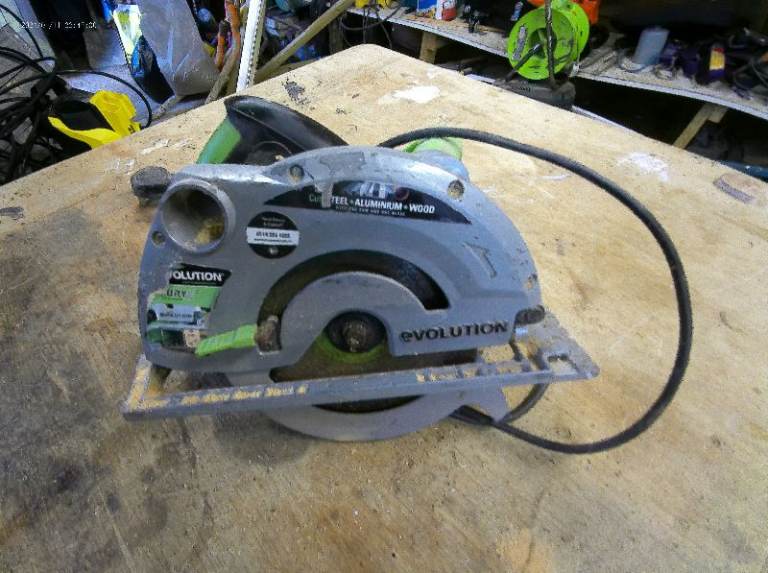 Small Evolution electric saw,good working order