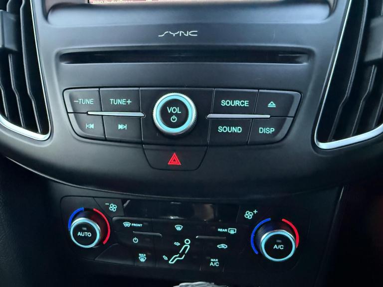 2015 Ford Focus 1.0T EcoBoost Titanium Euro 6 (s/s) 5dr HATCHBACK Petrol Manual