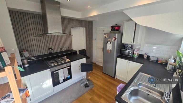 1 bedroom in Woodcote Road, Wallington, SM6 (#2939218)