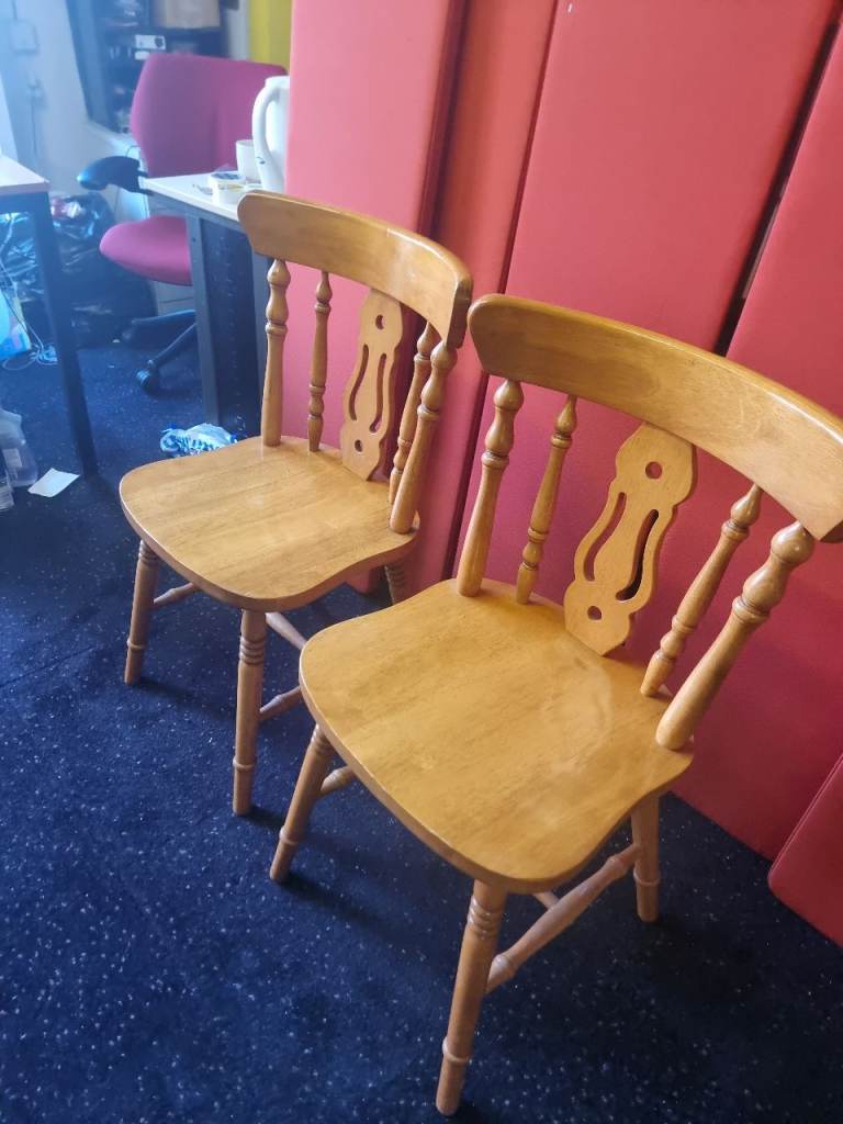 Pair of Julian Bowen Solid Oak  Fiddleback Dining Chairs 2 Farmhouse Chairs  Read Description 