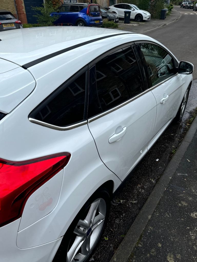 Ford, FOCUS, Hatchback, 2014, Manual, 999 (cc), 5 doors