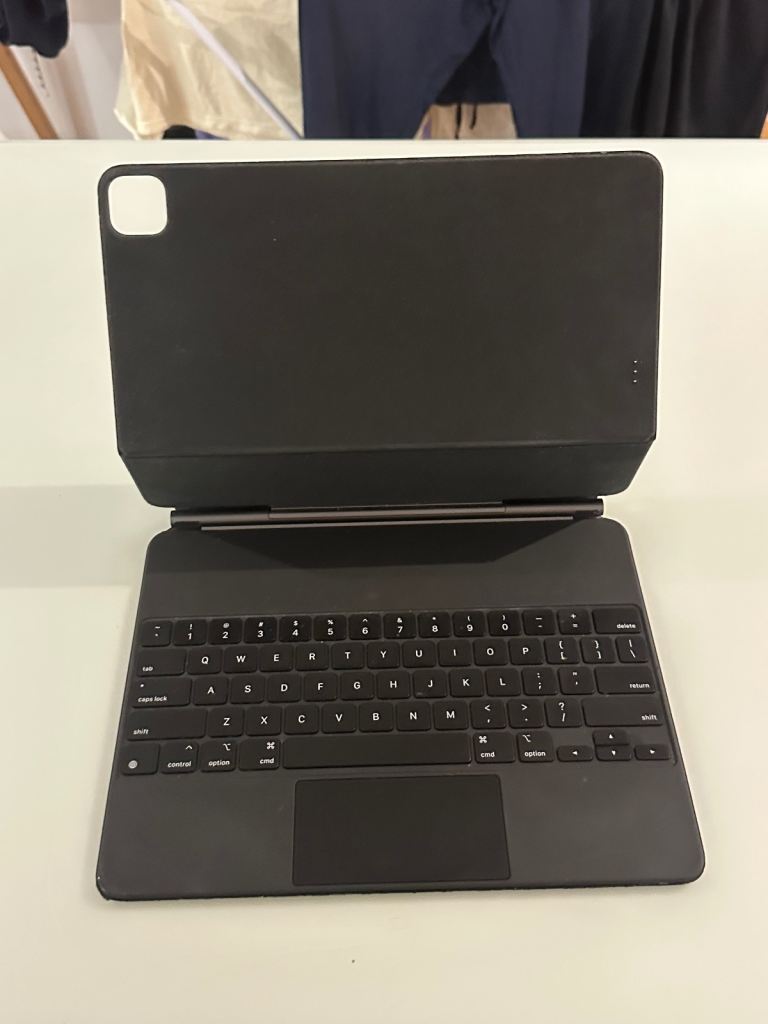 Apple Magic Keyboard for iPad Pro 12.9-inch – GOOD CONDITION