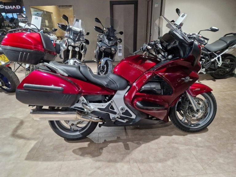 HONDA ST1300 PAN EUROPEAN IN RED