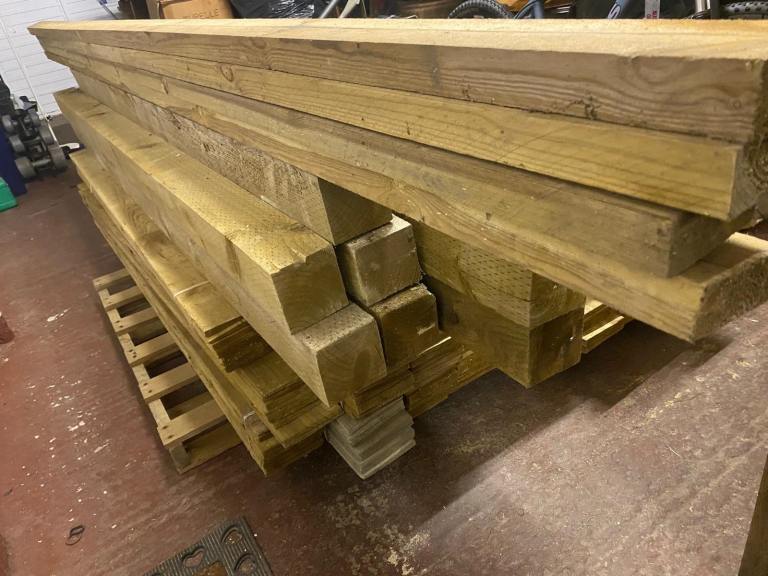 Feather edge fencing